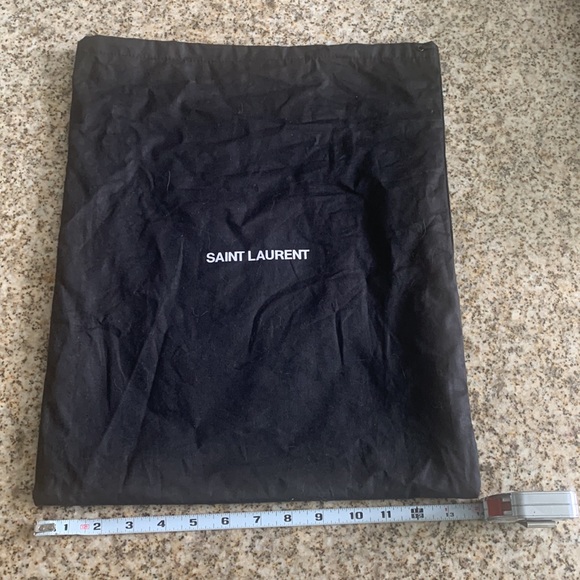 Saint Laurent YSL Le 5 à 7 Leather Hobo in Nero - Picture 9 of 12
